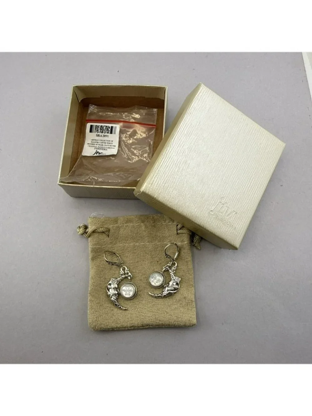 Sarda Sterling Silver Earrings Moon Face Celestial Mother of Pearl Drop Bali 925